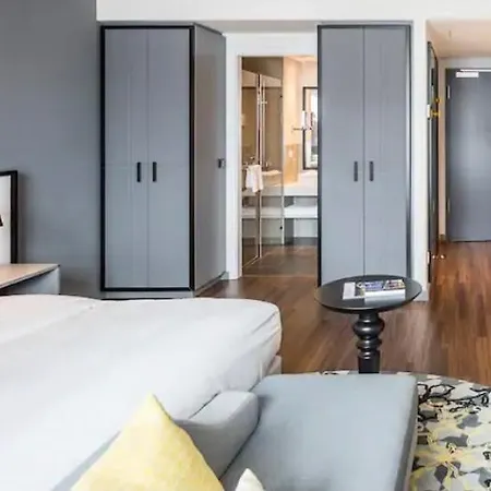 Frankfurt City Center Design Studio Apartments